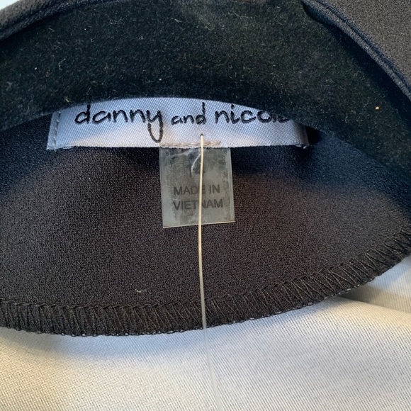 Black white and yellow suit. - Picture 2 of 2